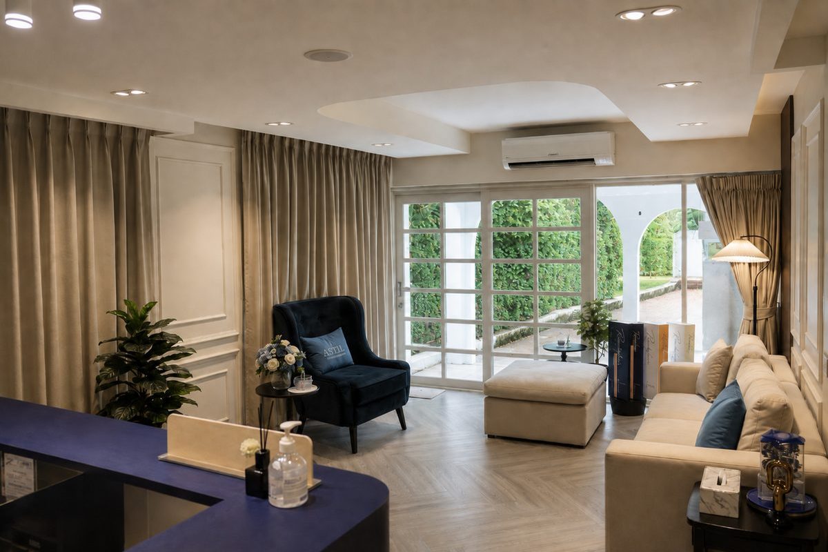 The consultation lounge, opening to the garden